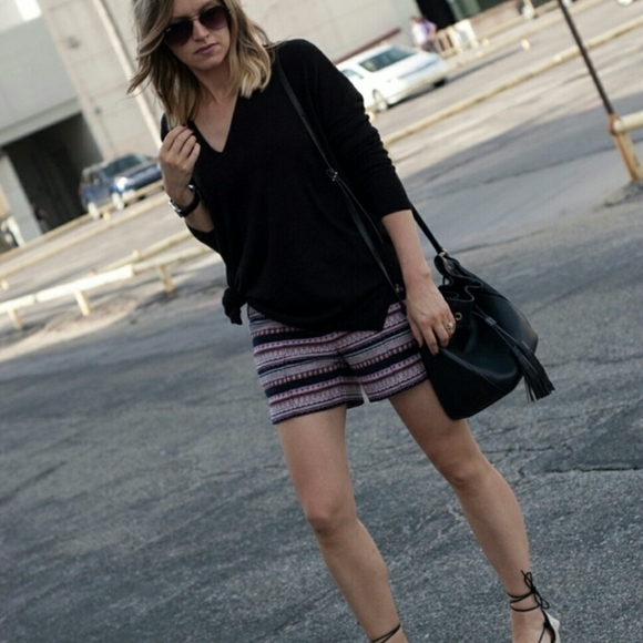 LOFT shorts embroidered boho pink and blue.Size 00 - Picture 4 of 10